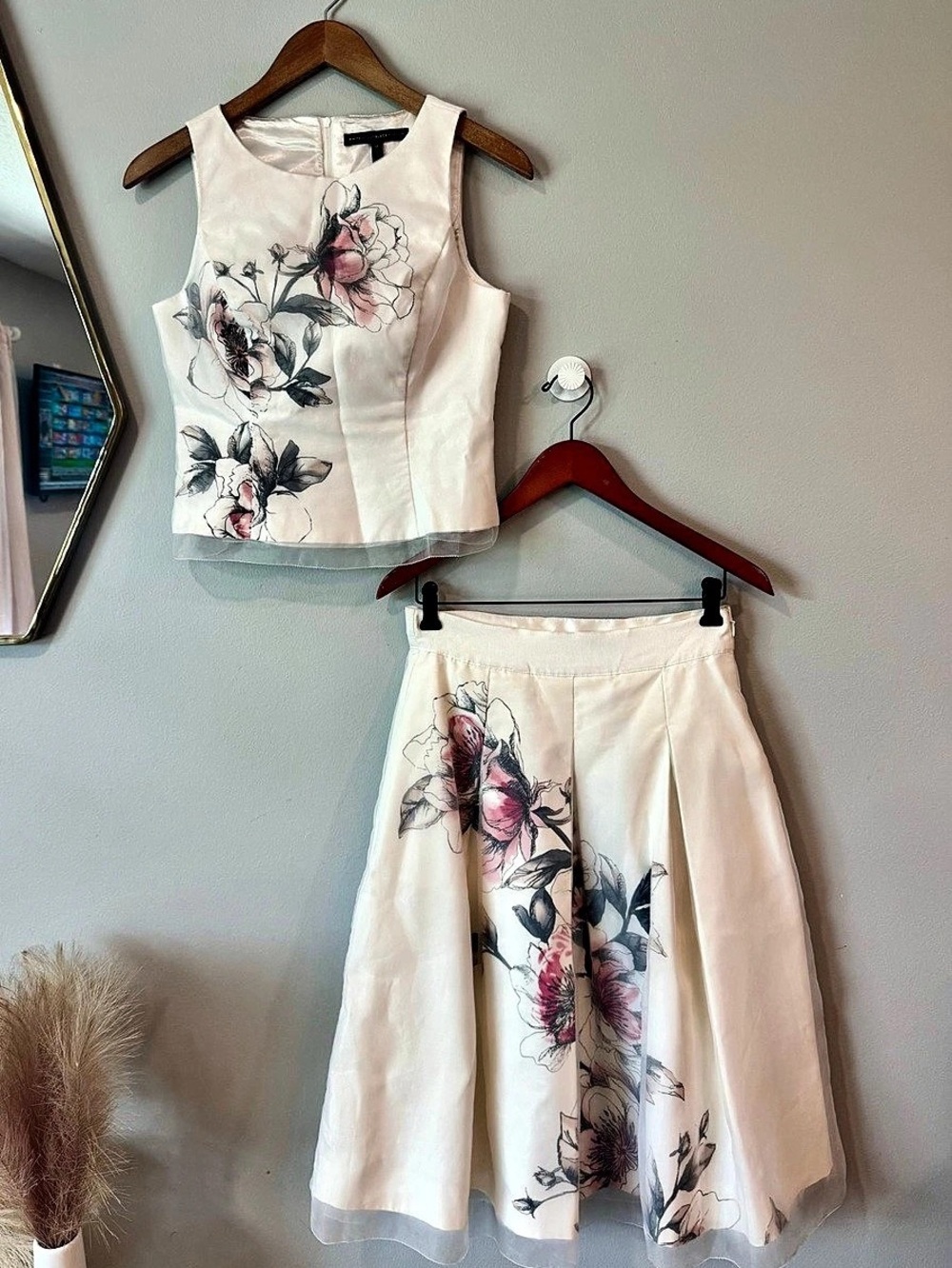 White House Black Market Floral Skirt Set Size 4p